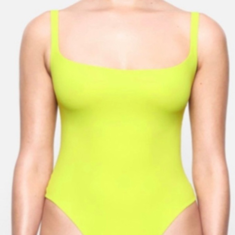 FITS EVERYBODY SQUARE NECK BODYSUIT NEON LIME | SKIMS | NWT - SOLDOUT